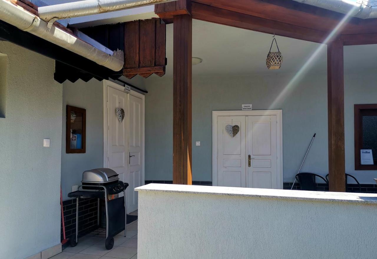 Idill Apartmanhaz B&B Tiszafured Exterior photo